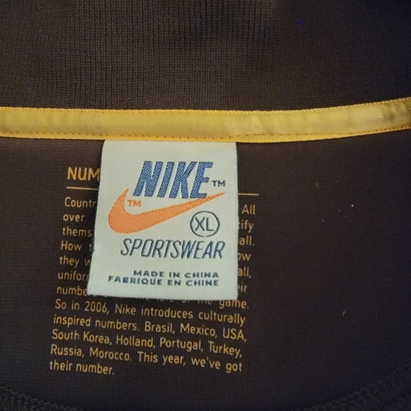 Nike vintage thermal jacket XL brown with yellow stitching on back gently used - Picture 2 of 3